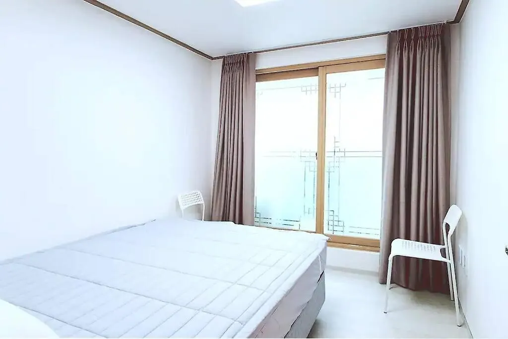 C-1 White Linen House,3Br Apartment Seoul